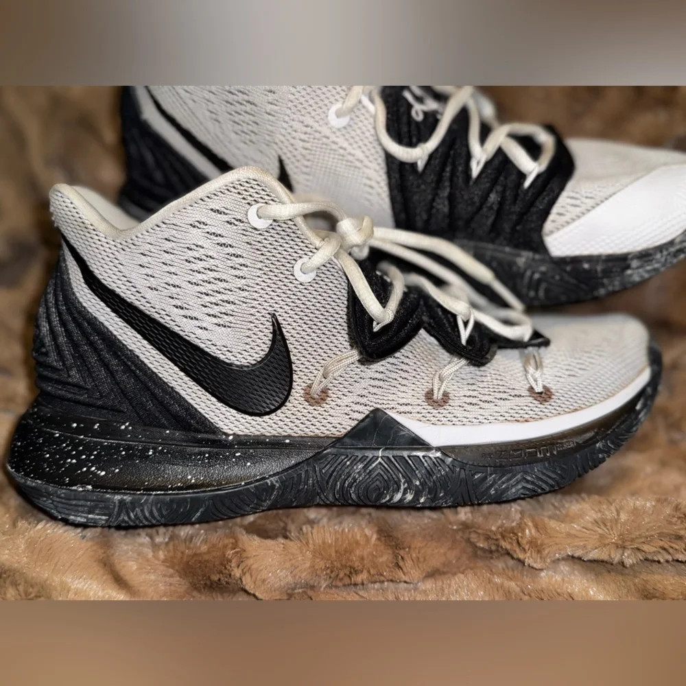 Nike Kyrie 5 Oreo - AO2918-100 Men’s US 8
